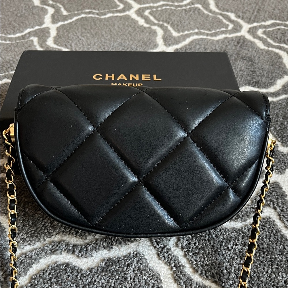 NIB CHANEL MAKEUP LINE Black Quilted VEGAN Leather Crossbody - Picture 4 of 11